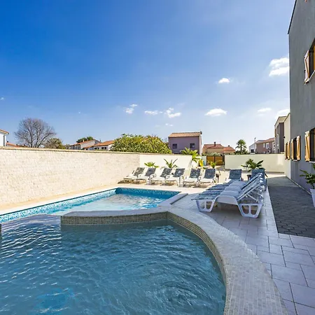 Palatium I Villa *