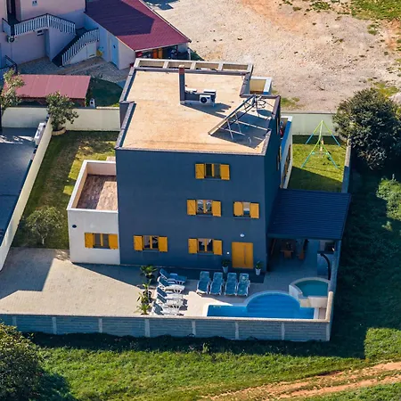 Villa Palatium I *